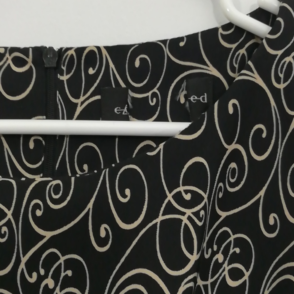 🖤Spiral Black Dress - Picture 2 of 8